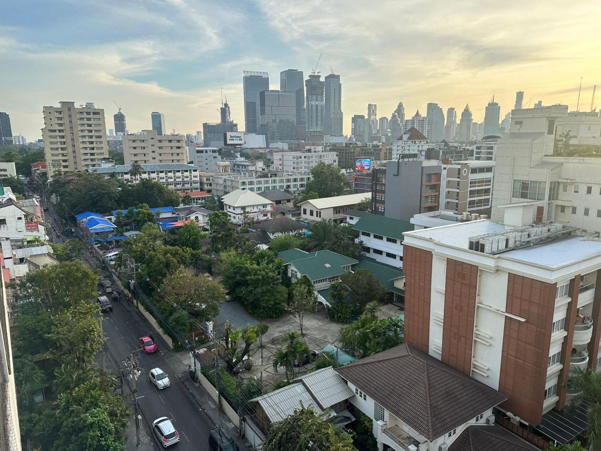 Affordable Serviced Apartments In Nana Omni Tower - Prime Sukhumvit Location בנגקוק מראה חיצוני תמונה