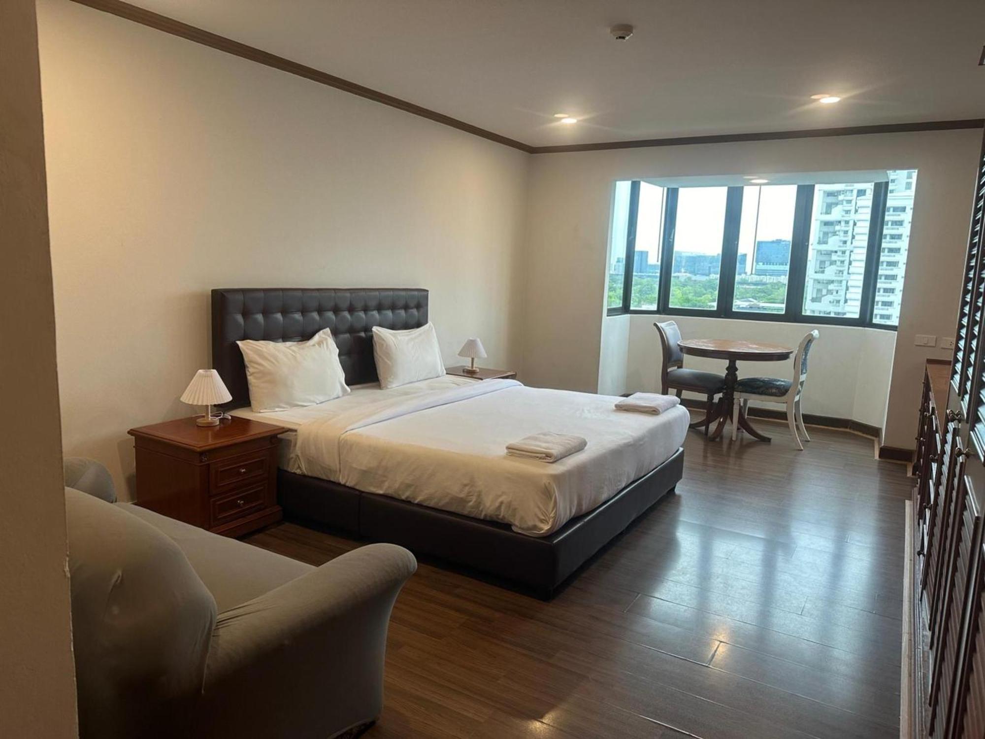 Affordable Serviced Apartments In Nana Omni Tower - Prime Sukhumvit Location בנגקוק מראה חיצוני תמונה