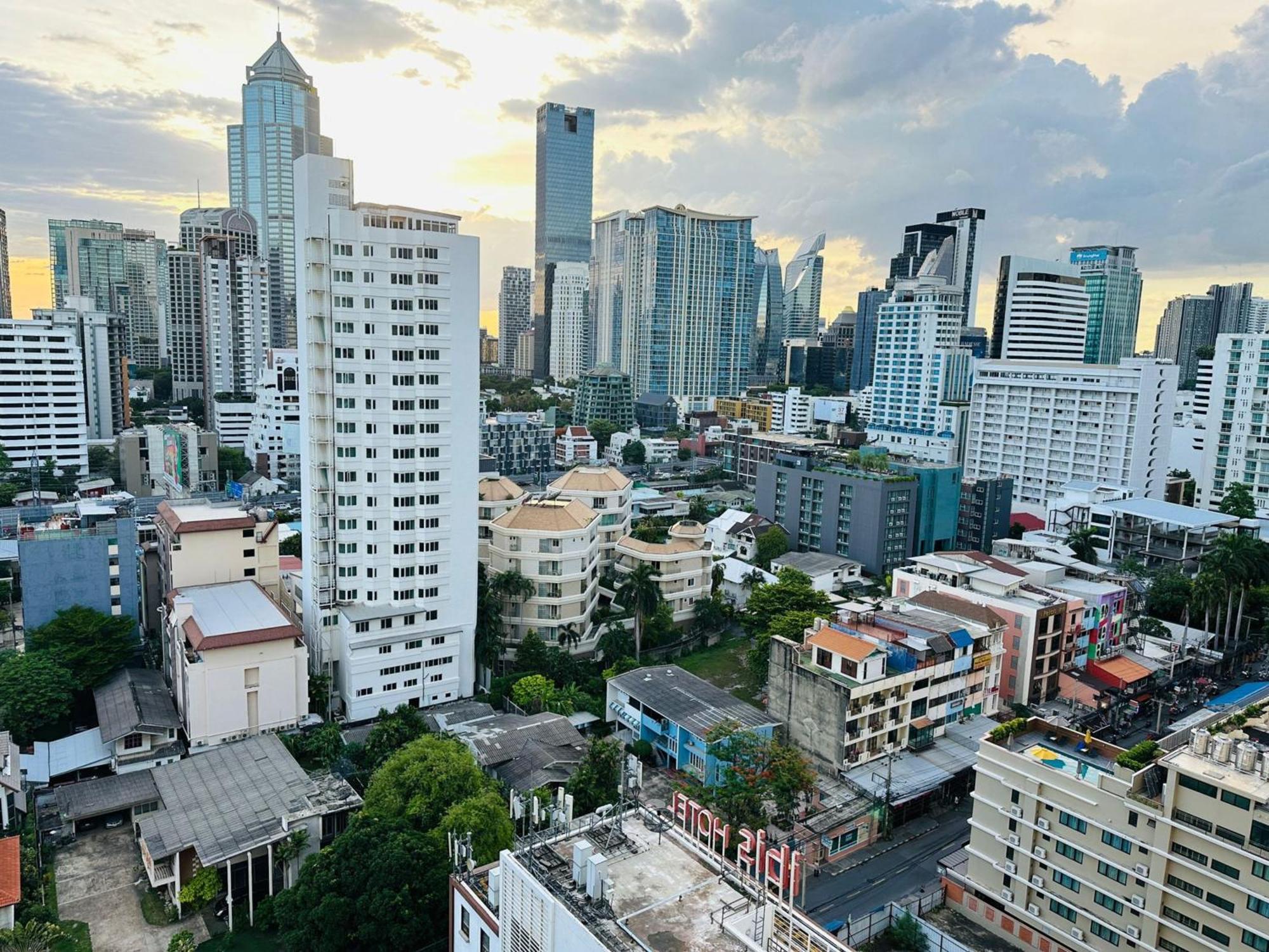 Affordable Serviced Apartments In Nana Omni Tower - Prime Sukhumvit Location בנגקוק מראה חיצוני תמונה